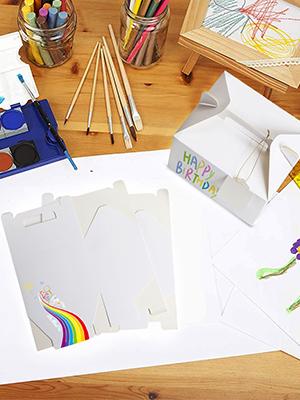 Białe pudełka na smakołyki, pudełka na imprezy, pudełka na prezenty, pudełka na urodziny dzieci, wesele, baby shower, z etykietą 1